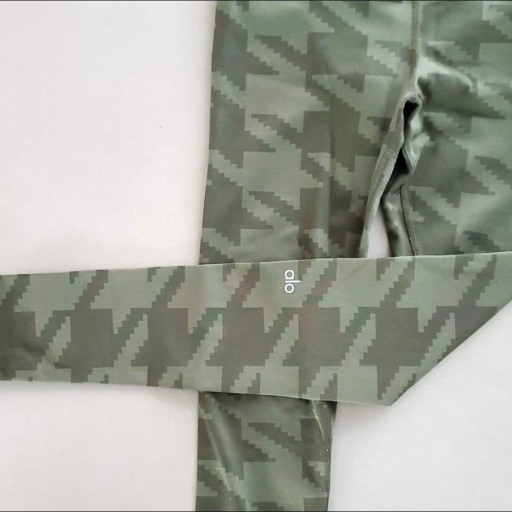 Alo Yoga Green Houndstooth Print Leggings